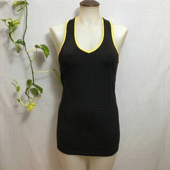 Nwot Reebok ladies workout yoga tank with bra - Picture 1 of 8